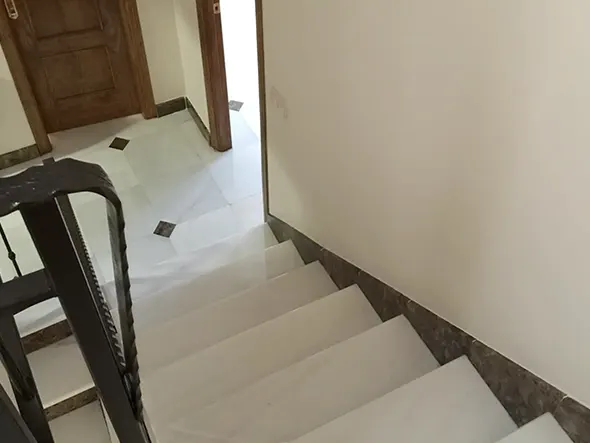 fabricacion-escalera-marmol-blanco