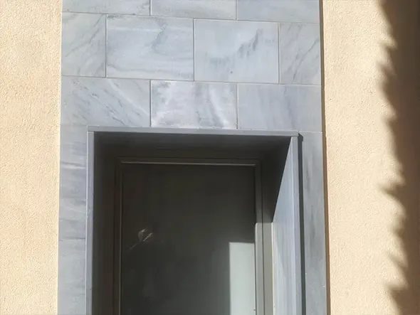 fachada-gris-macael